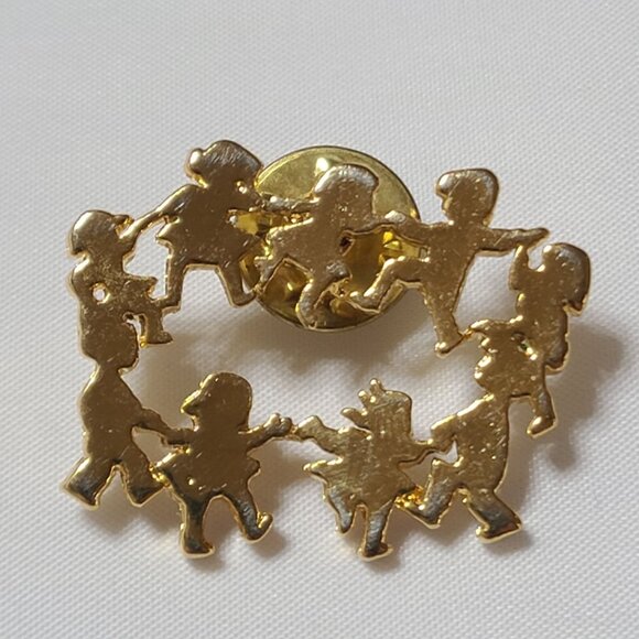 Gold-Tone Pin Brooch With Children Holding Hands Ring Around The Rosie - Picture 6 of 6